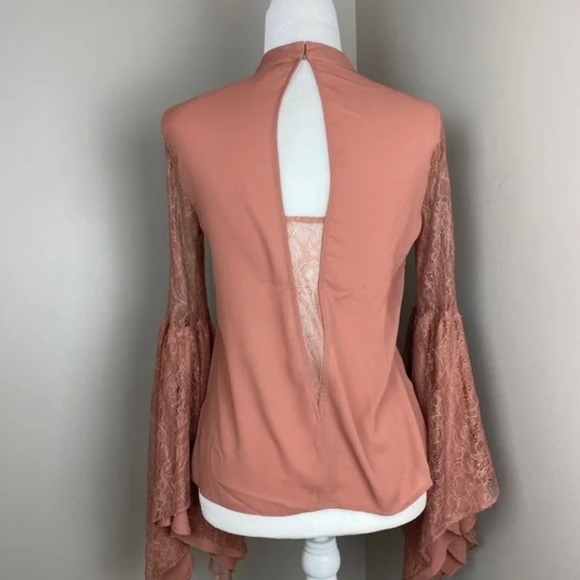 NWOT. Express Handkerchief Sleeve Lace Blouse Top Peach Pink. XS. - Picture 4 of 11